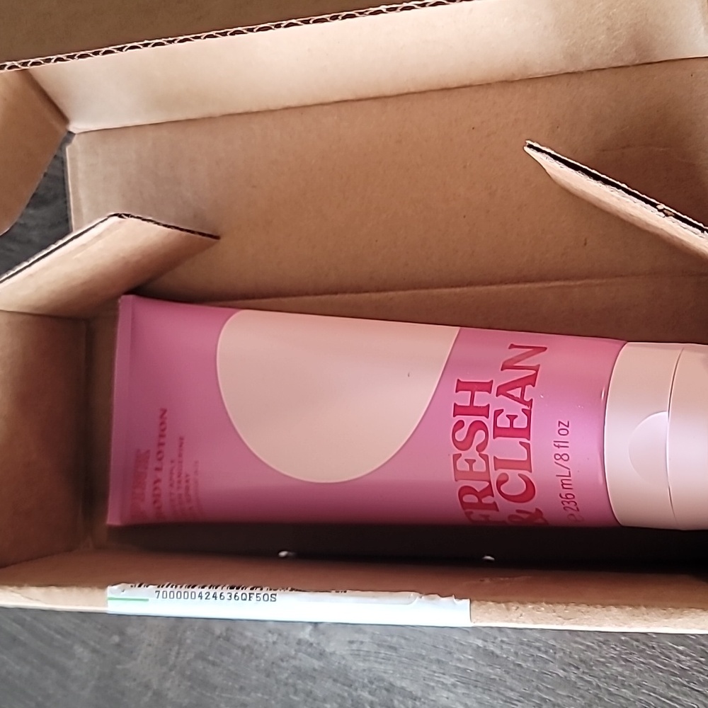 Victoria's Secret PINK Fresh And Clean Body Lotion